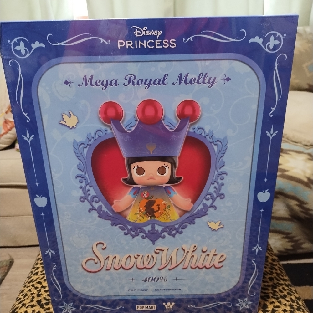SOLD--Pop Mart-Mega Royal Molly - Snow White
